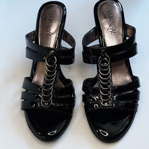 New, Söfft black heels with metal rings - Size 6